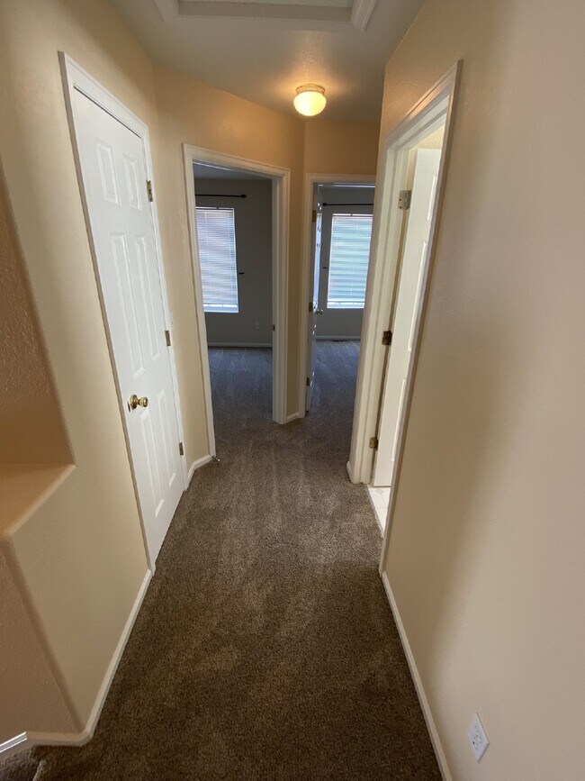 Building Photo - DON'T MISS!! 3BD/2BA Single Family Home in Parker, Water & Mowing Included!!!!