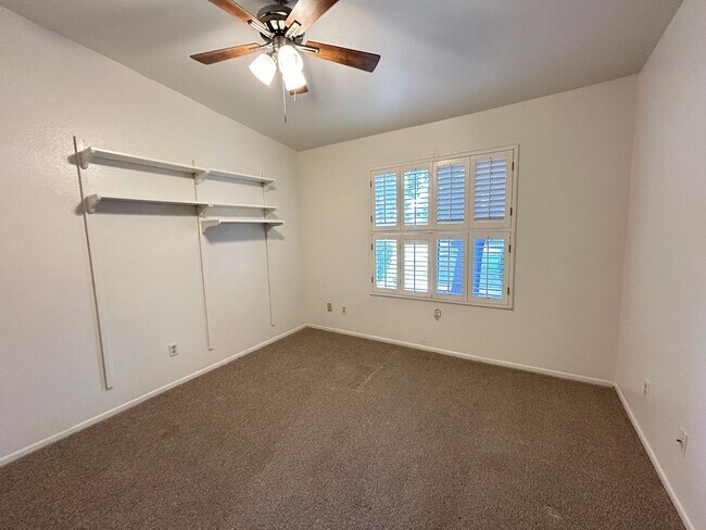 Building Photo - 2 Bedroom, 2 Bathroom Updated Condo