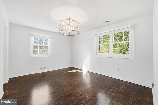 Building Photo - 448 Summers Dr