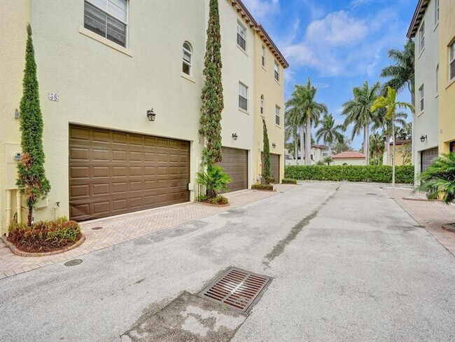 Building Photo - 58 Via Floresta Dr