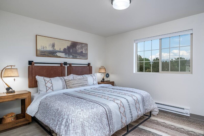 Building Photo - 1430 3rd Ave E