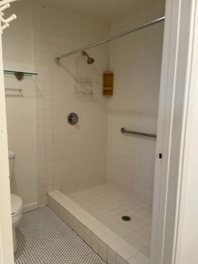 Building Photo - 3 bdr 2 bath Home on Huge lot.