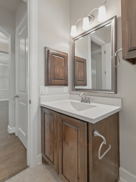 Front Bathroom - 508 Hidden Meadow Dr