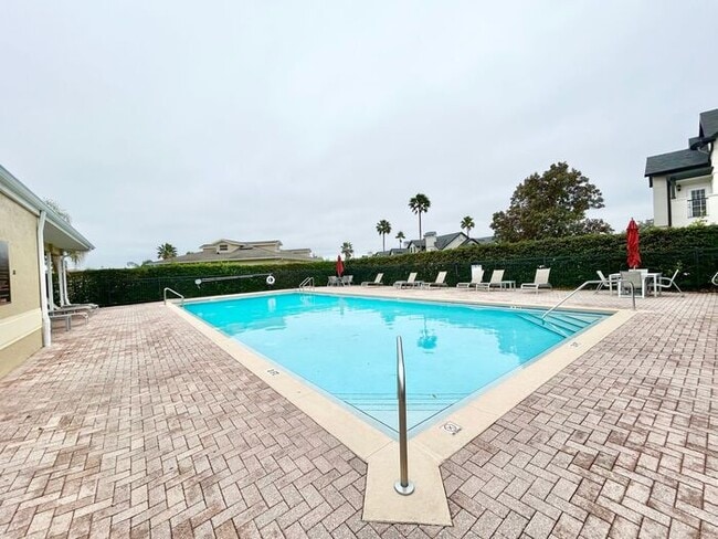 Building Photo - Gorgeous 4/2.5 Spacious Townhome with a Loft Area and a 2 Car Garage in the Desirable Gated Commu...