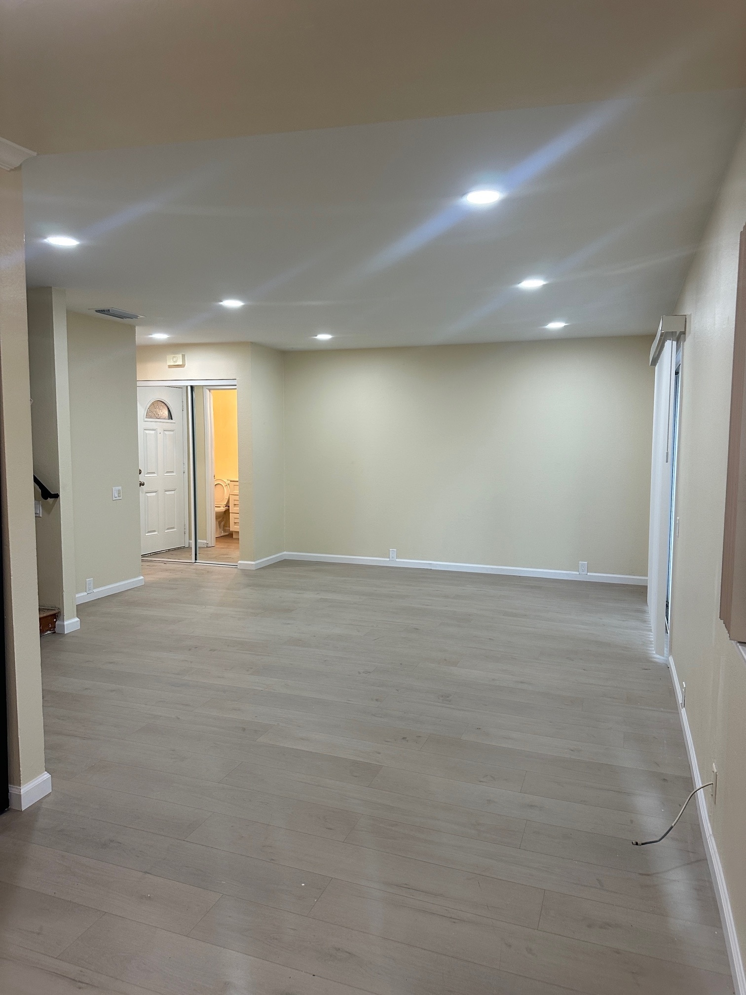 Building Photo - 1341 Drake Dr