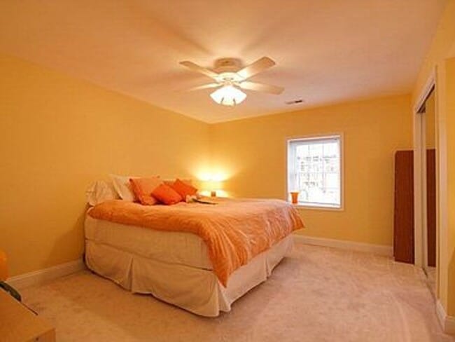 Building Photo - Spacious home with 5 bedrooms and 3 full b...