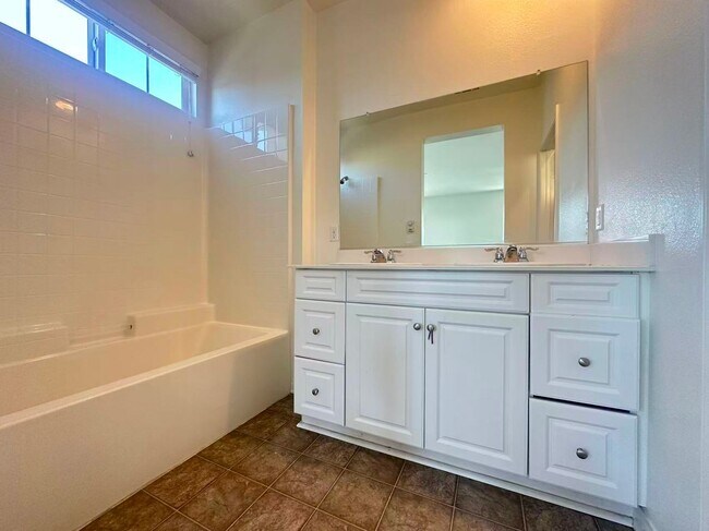 Building Photo - 5862 Ginger Dr