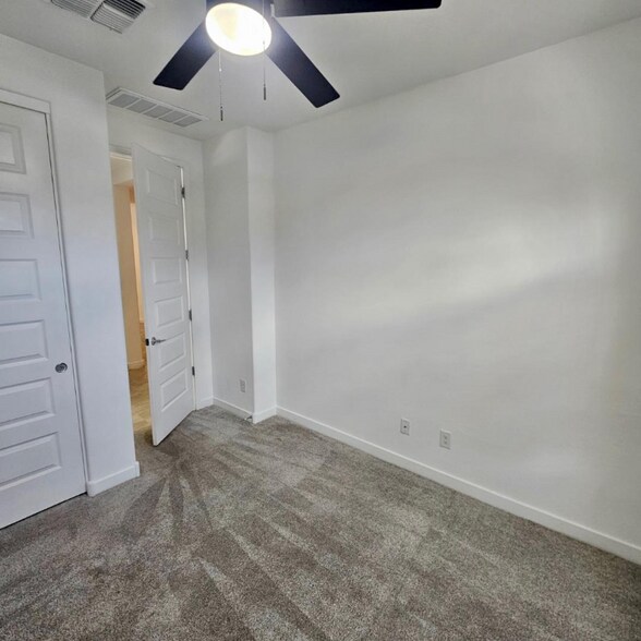 Building Photo - 1660 W Paseo Way