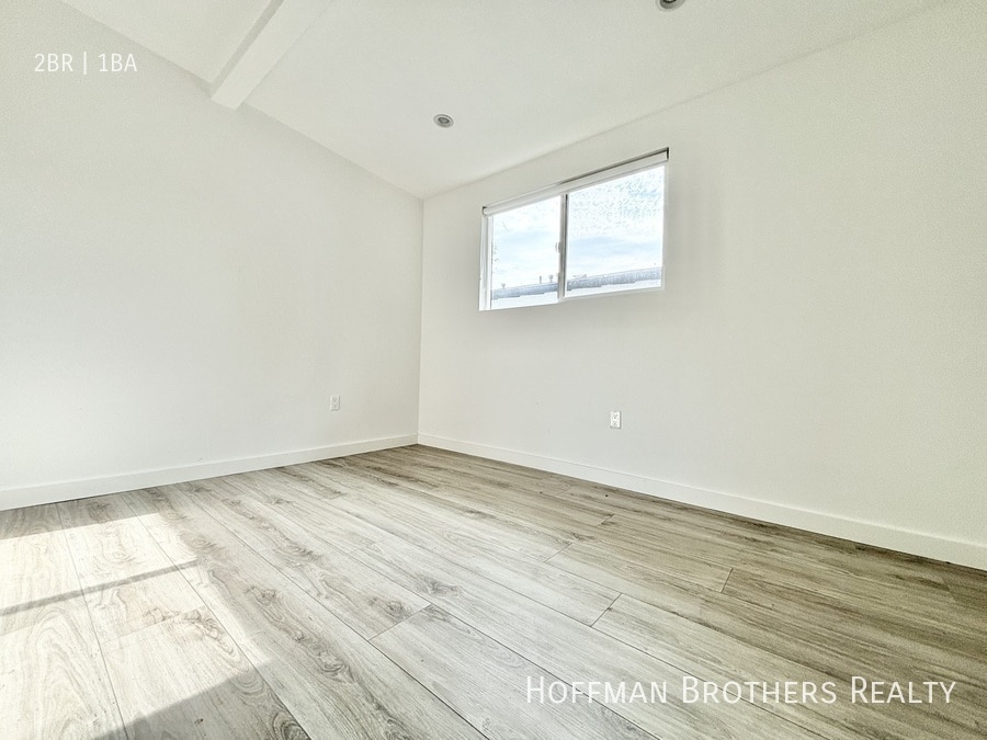 Building Photo - 1570 Yosemite Dr