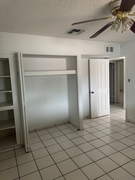 Building Photo - 7602 W Whitton Ave