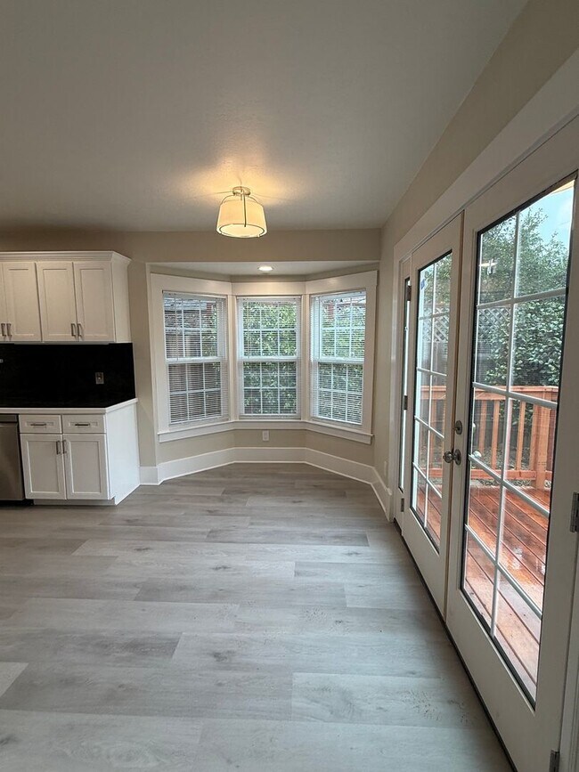 Building Photo - Newly updated 3 Bedroom 2 Bathroom Single Level Home in Santa Rosa's Junior College Area