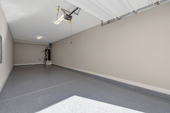 Building Photo - 2121 W Sonoran Desert Dr