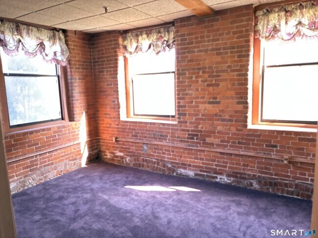 Building Photo - 222 Williams St E