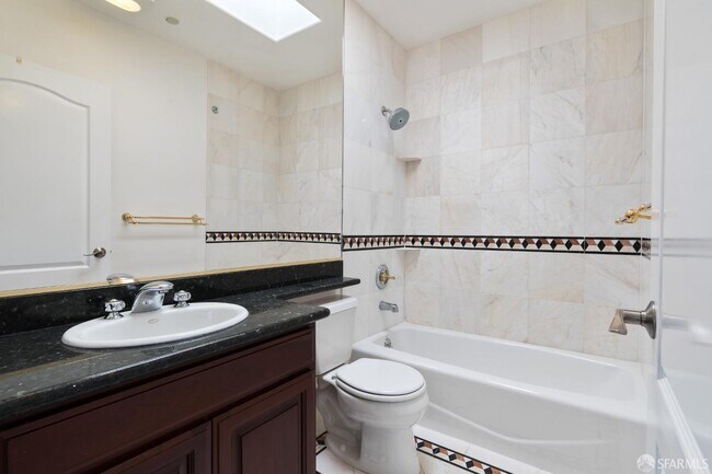 Building Photo - 499 33rd Ave