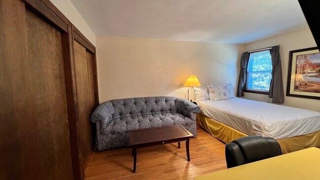 Building Photo - 191 Montgomery Rd