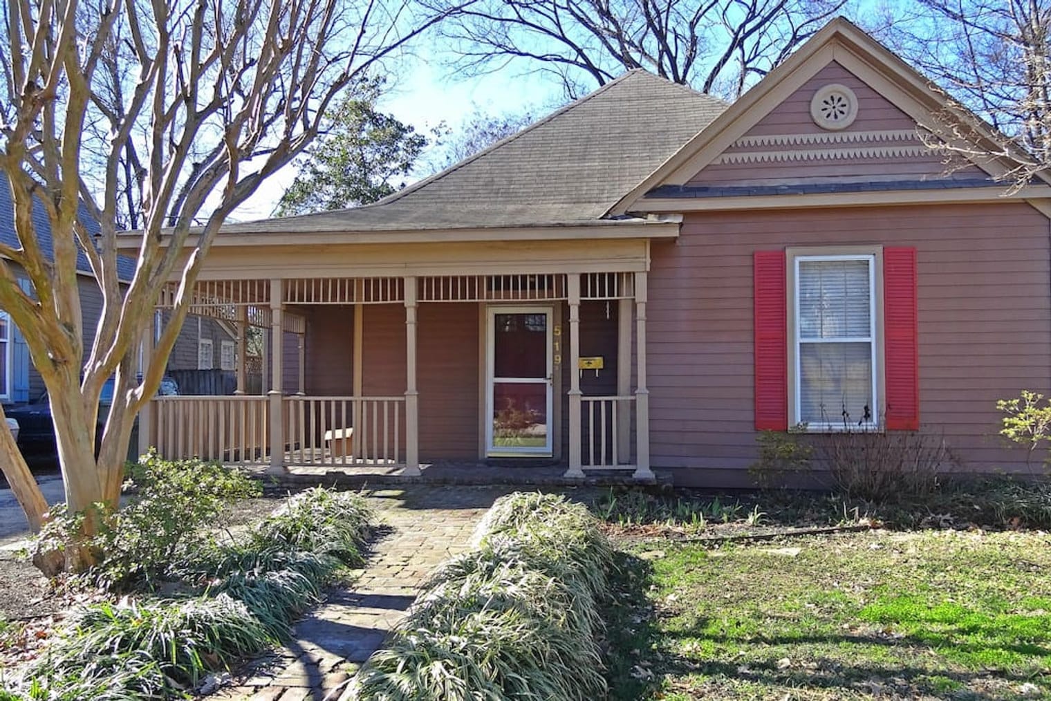 Building Photo - 519 S Cox St