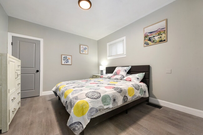 Building Photo - 155 Labelle St