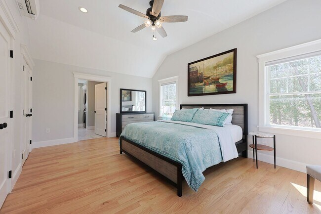 Building Photo - Newly Renovated Winter Rental on a Private...