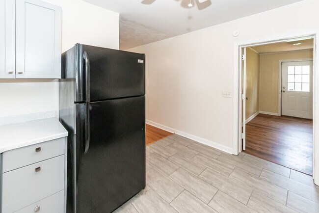 Building Photo - 2139 Pierpont Ave