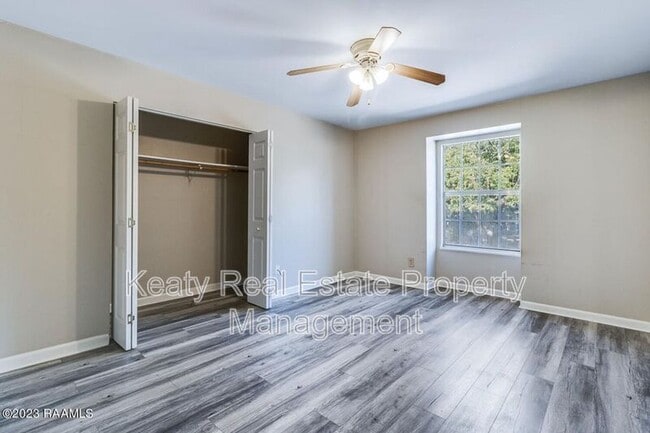 Building Photo - 211 Versailles Blvd