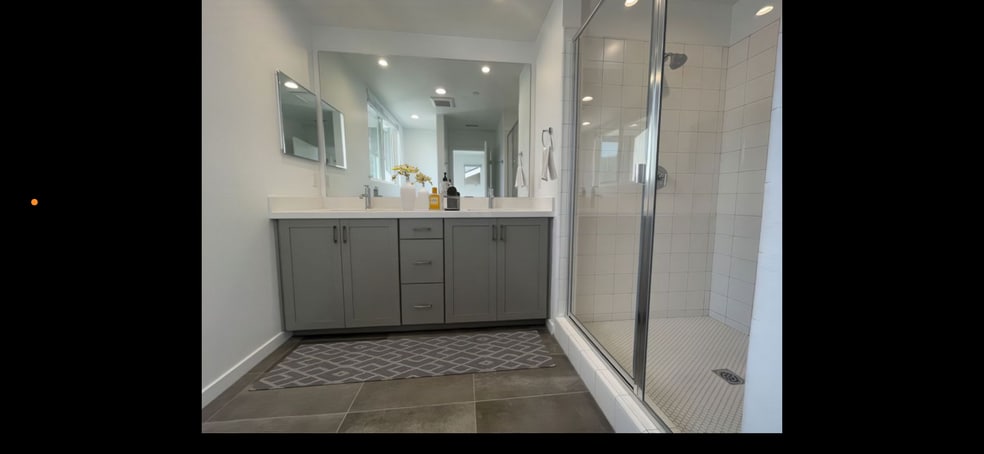 Building Photo - 1260 E Santa Clara St