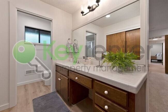 Building Photo - 9635 Oak Leaf Way