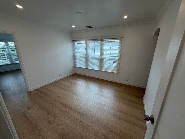 Upstairs Living Room - 1754 N Alexandria Ave