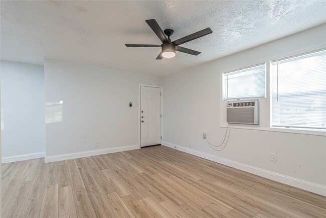 Building Photo - 2303 Rosewood St