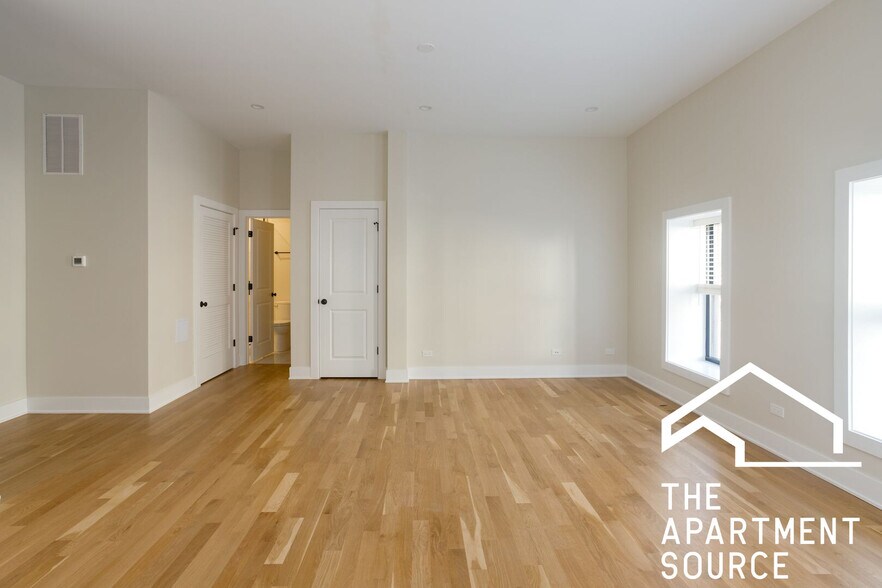 Building Photo - 1402 W Belden Ave