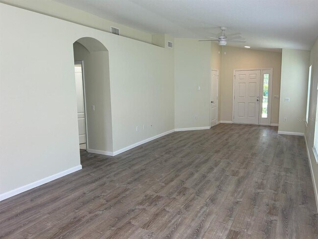 Building Photo - 714 Cristelle Jean Dr