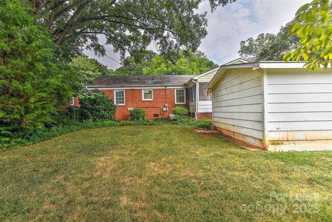 Building Photo - 420 Seneca Pl