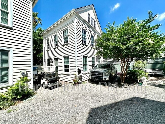 Building Photo - 9 Bogard St