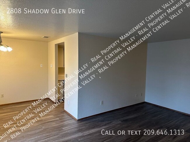 Building Photo - Modesto 2 Bedroom 2 Bath Duplex