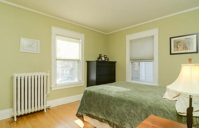 Building Photo - This Amazing 4BR/2 BA Home on Summit Hill ...