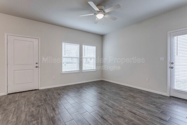 Building Photo - 2405 N Hickory St