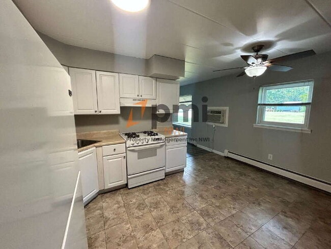 Building Photo - 660 N Hobart Rd