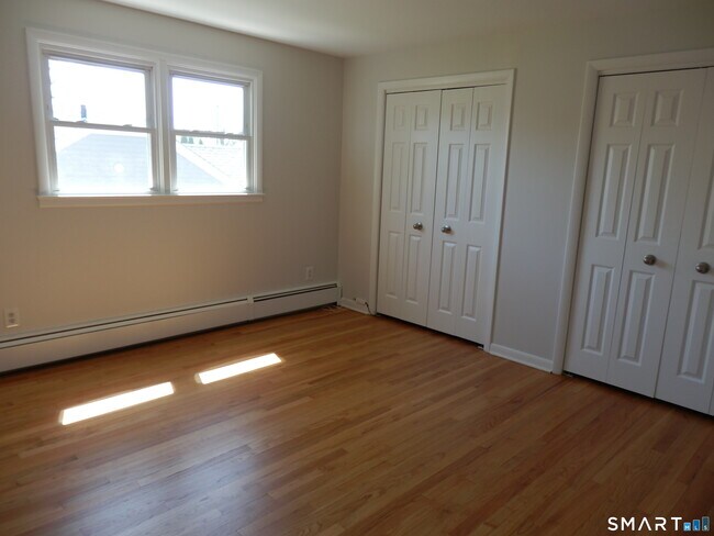 Building Photo - 306 Grovers Ave
