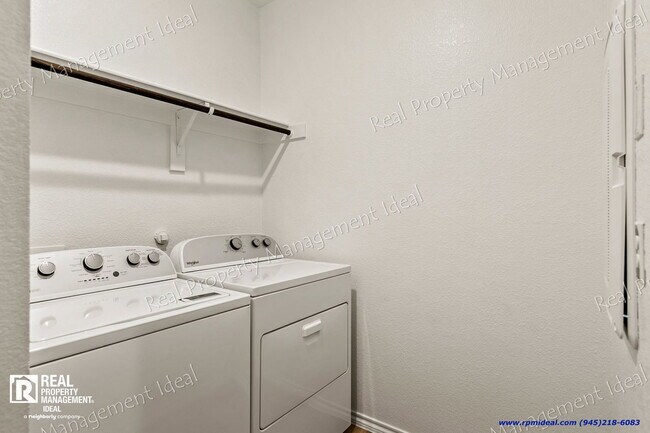 Building Photo - 2000 Plum Pk