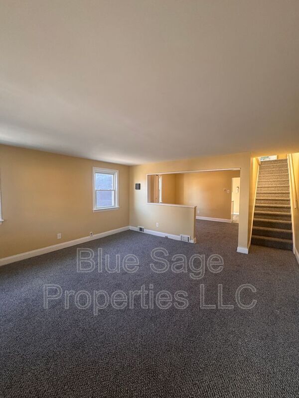 Building Photo - 1024 Broad St