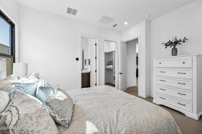 Building Photo - 12746 E Casitas Del Rio Dr