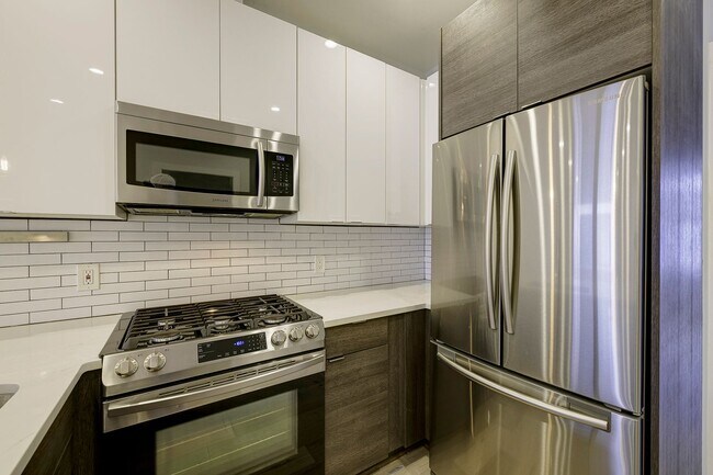 Building Photo - Modern Luxury 1BR/1BA in Petworth - UTILITIES INCLUDED!