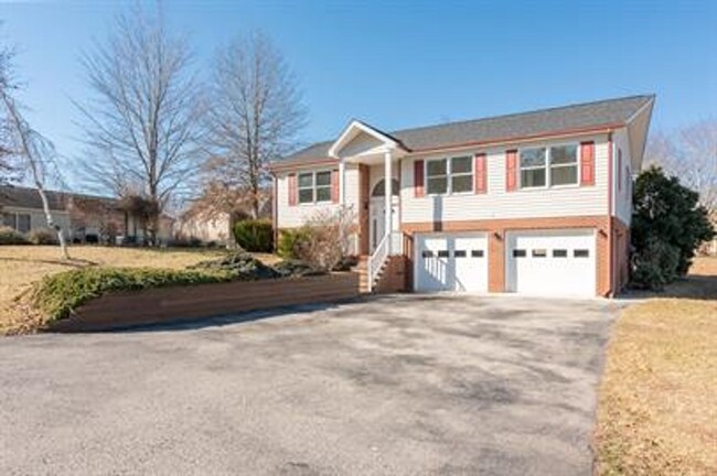 Building Photo - Spacious House In Christiansburg