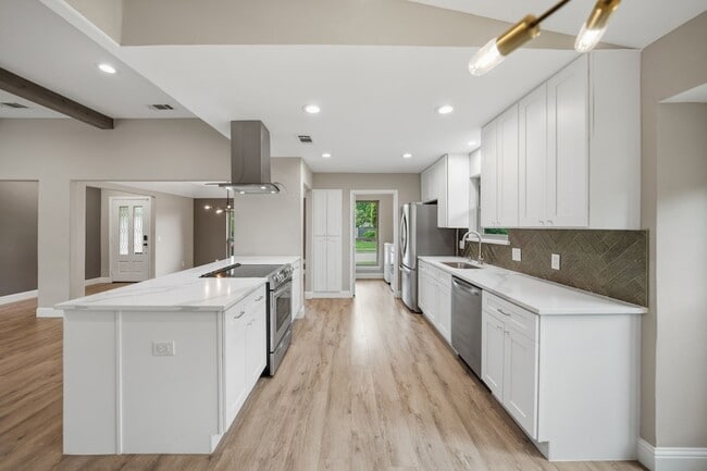 Building Photo - 4008 Hatherly Dr