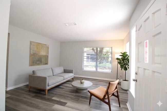 Building Photo - 3826 NW 14th Pl