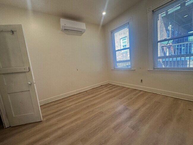 Building Photo - 127 Harrishof St