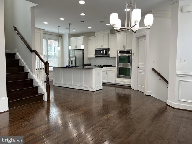 Building Photo - 4092 Sutherland Pl