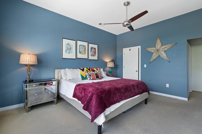 Building Photo - Price Reduced! Downtown Durham 1bd/1ba Corner-Unit Condo with On-Site Personal 1-Car Garage!