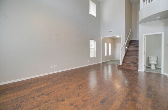 Building Photo - 2143 W Marconi Ave
