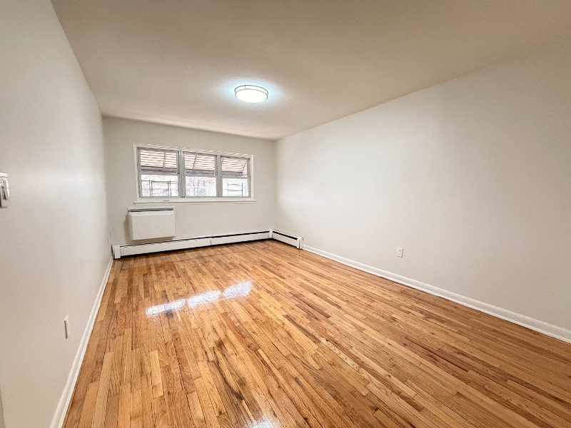 Building Photo - 1902 Barnes Ave