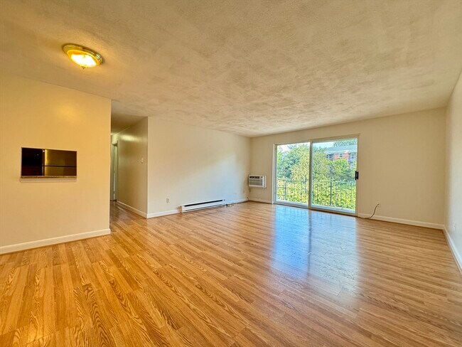 Building Photo - 96 Fountain Ln